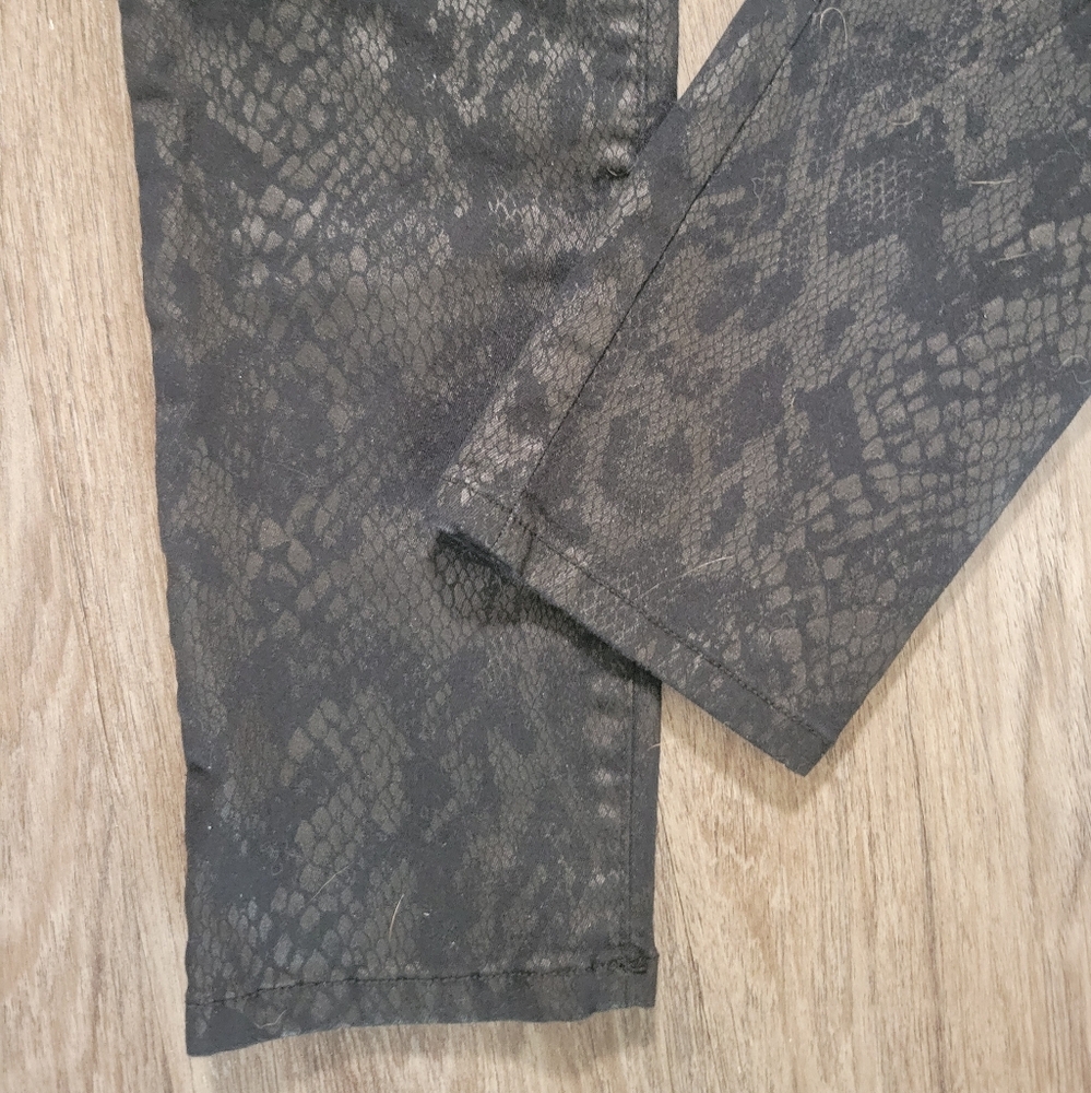 Bevy Flog Shely Snakeskin Python Print Pull On Dr… - image 4